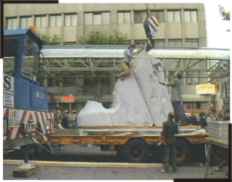 Das Bonner Deserteurs Denkmals am 01.09.1989 auf dem Bonner Friedensplatz